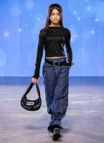 Calca_jeans_wide_leg_bolsos_cargo