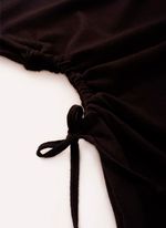 T-Shirt_Malha_Recortes_e_Cordoes